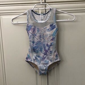 SIZE 7 - EUC Ivivva by Lululemon bodysuit 🍋